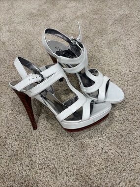 Guess White Leather T-Strap Platform Sandals 6M